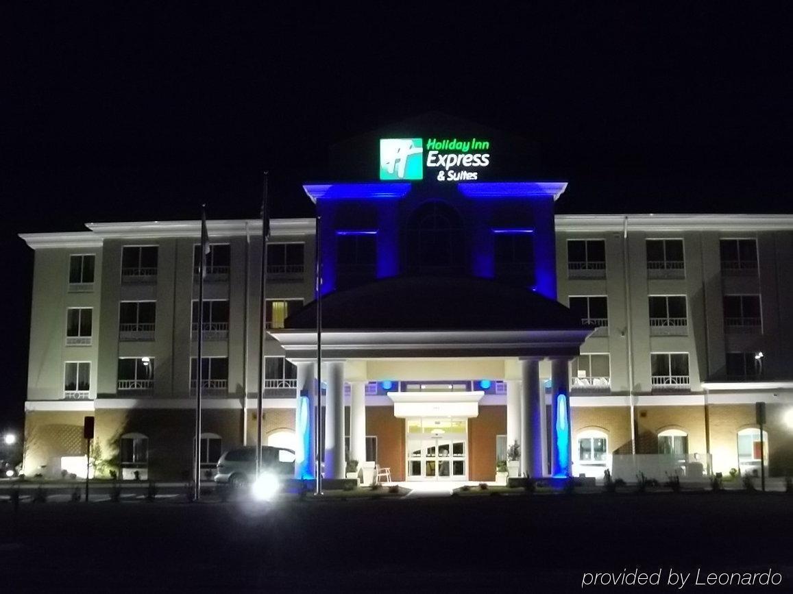 Holiday Inn Express & Suites - Smithfield/Selma By Ihg Exterior foto